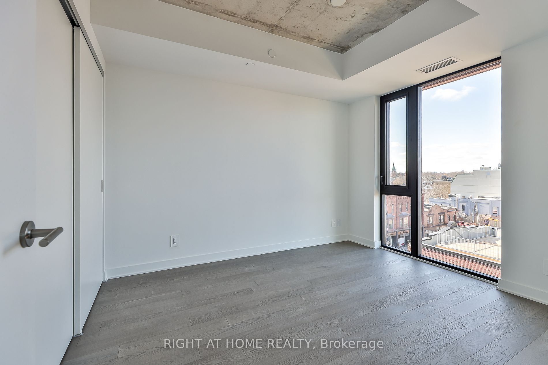 2720 W Dundas St 509