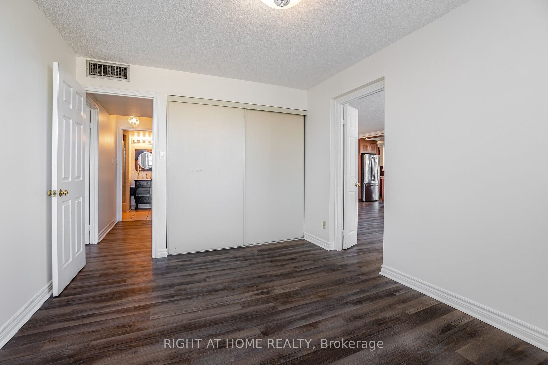 1230 Marlborough Crt 208