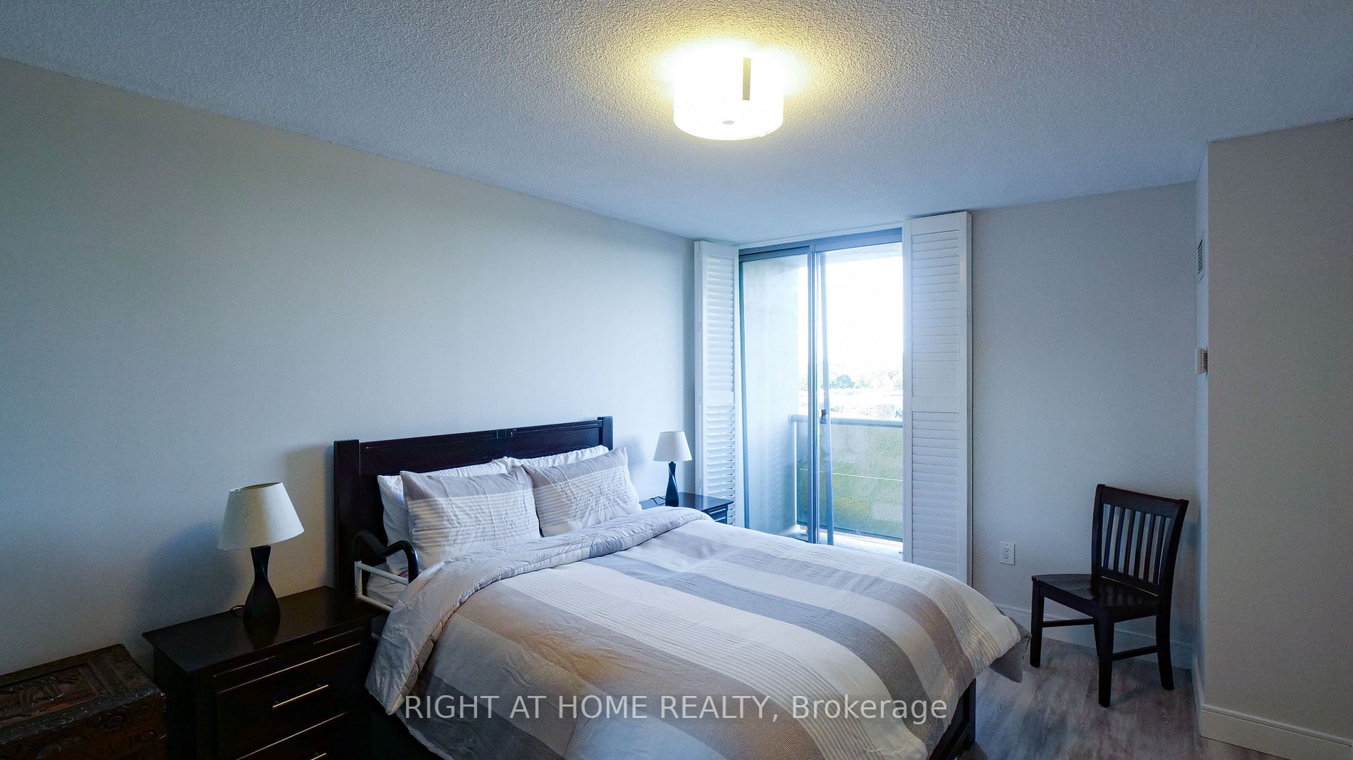 812 Burnhamthorpe Rd 705