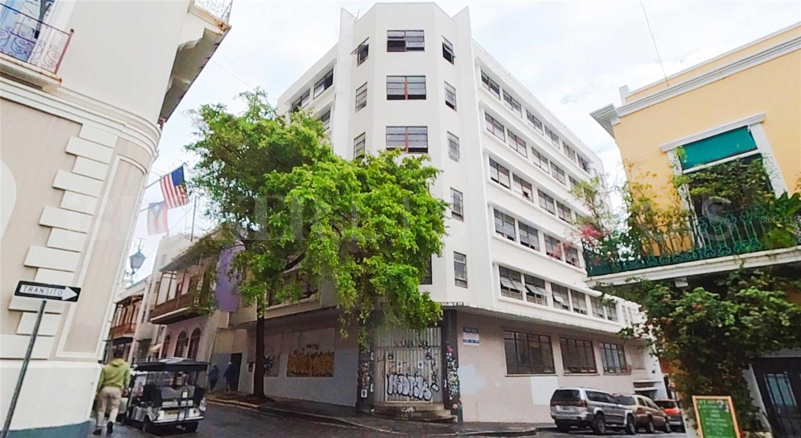 Unique Opportunity on 201 Tetuan Street, Old San Juan!Located directly across from the iconic Banco Popular and just steps from the vibrant Old San Juan waterfront, this impressive property, spanning 32,900 sqft over 8 floors, offers endless possibilities. Currently, 26 apartments are being built for sale, along with 2 commercial spaces. Featuring an elevator that connects all levels and ocean views, this historic building, once the headquarters of Chase Manhattan Bank, is ideal for conversion into condominiums, a boutique hotel, or a mixed-use development.In one of the most sought-after areas in the Caribbean, surrounded by cobblestone streets, recreational plazas, and Caribbean fusion restaurants, this is the perfect opportunity to invest in the heart of Old San Juan. Don’t miss out on this property, rich in history and full of potential!