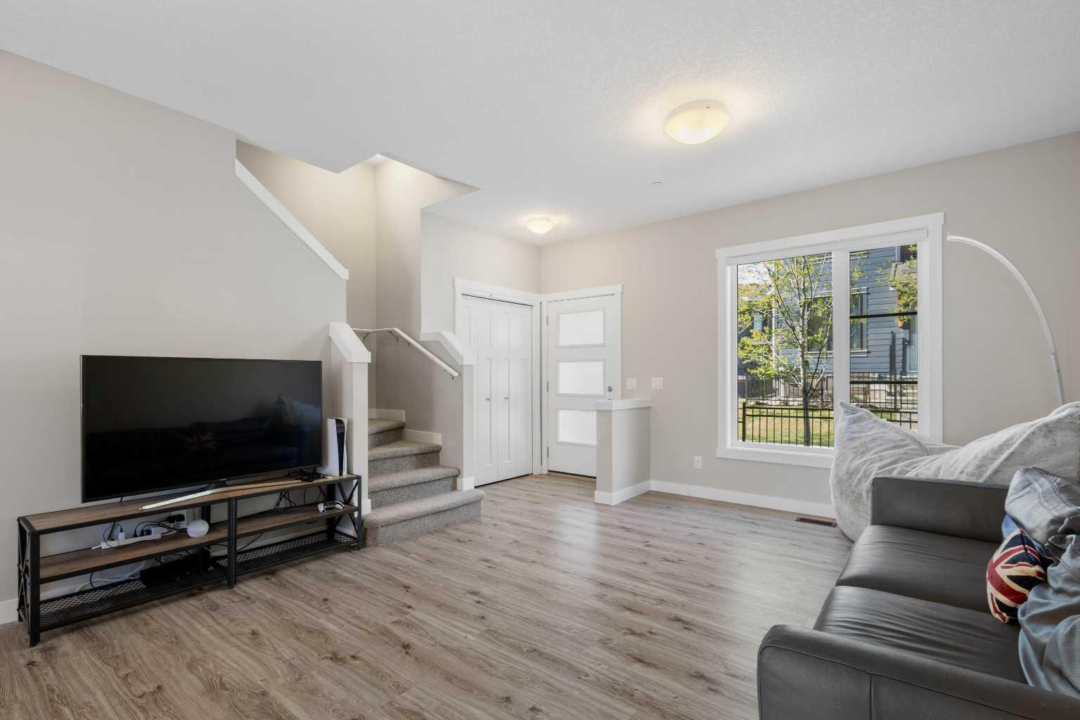 144 Livingston Common NE
