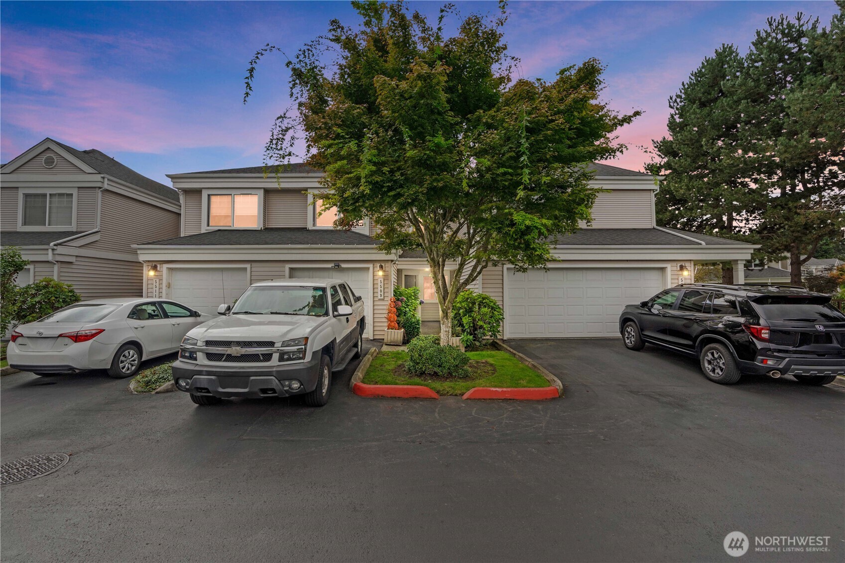 Great location townhome with private garage in the desirable Regatta Lakes development. Newer laminate hardwoods throughout and entire interior is freshly painted. Living room overlooks greenspace w/slider to your private deck. Wood fireplace keeps it cozy! Open kitchen has 2 yr old fridge and a cute little dining nook. Upstairs to the left is your primary bed with ensuite & walk-in closet. Upstairs to the right are 2 more very spacious bedrooms and a 2nd full bath. Your attached garage has room for both parking and storage! Easy access to commuting freeways, walking/biking trails, playgrounds, ball fields, golf, ice rink, and Meeker Street Urban Village & Sounder. Bonus: HOA also covers yearly chimney cleaning, plus water/sewer/garbage!