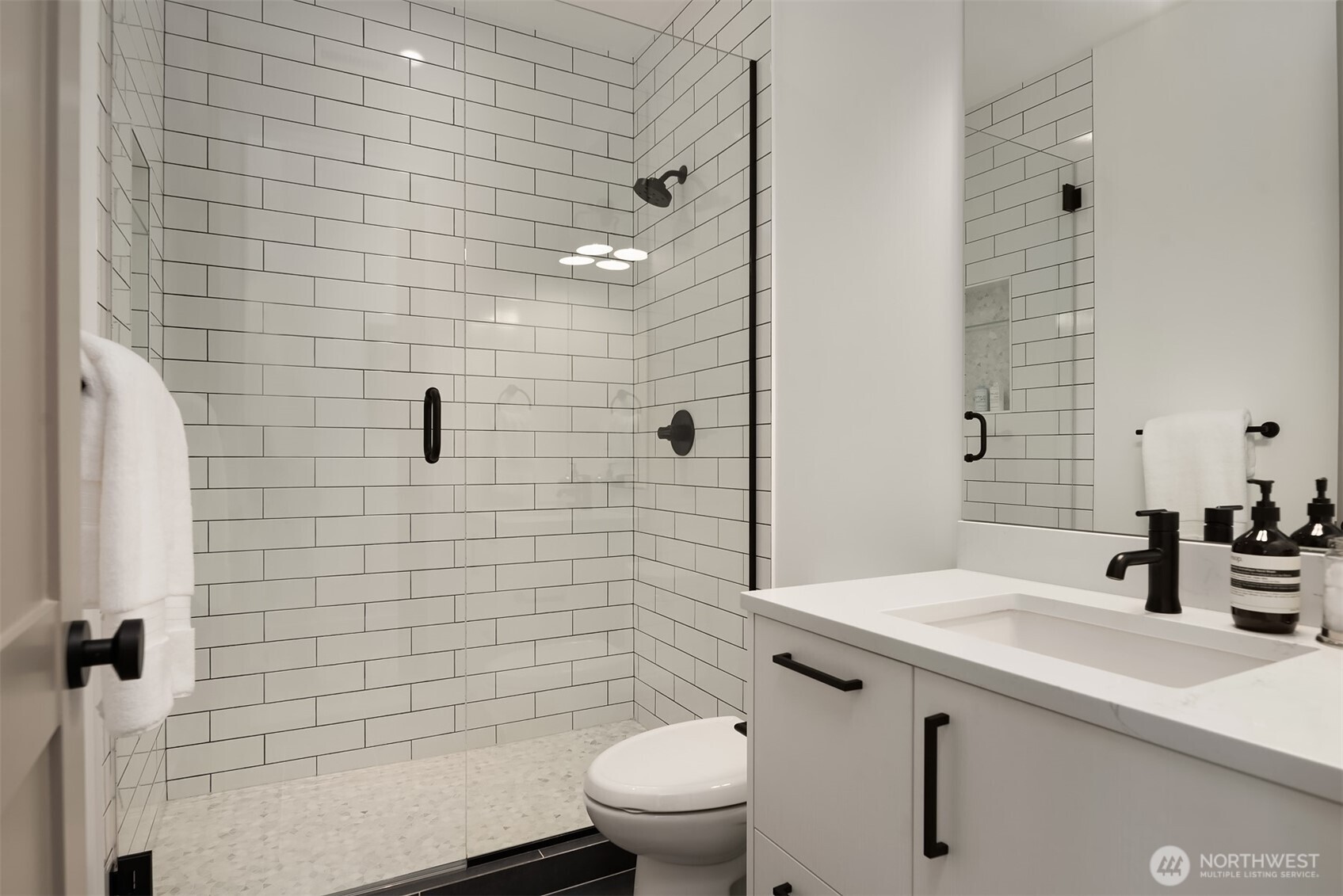 En-suite bathroom 2
