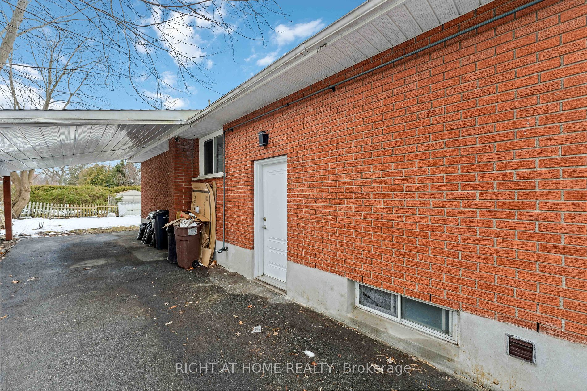 1274 E Cobden Rd