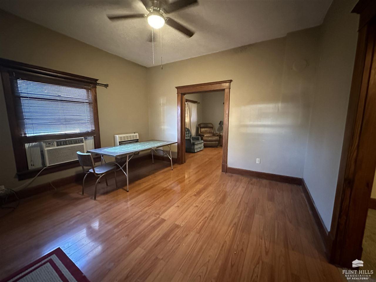 114 W Chestnut Street