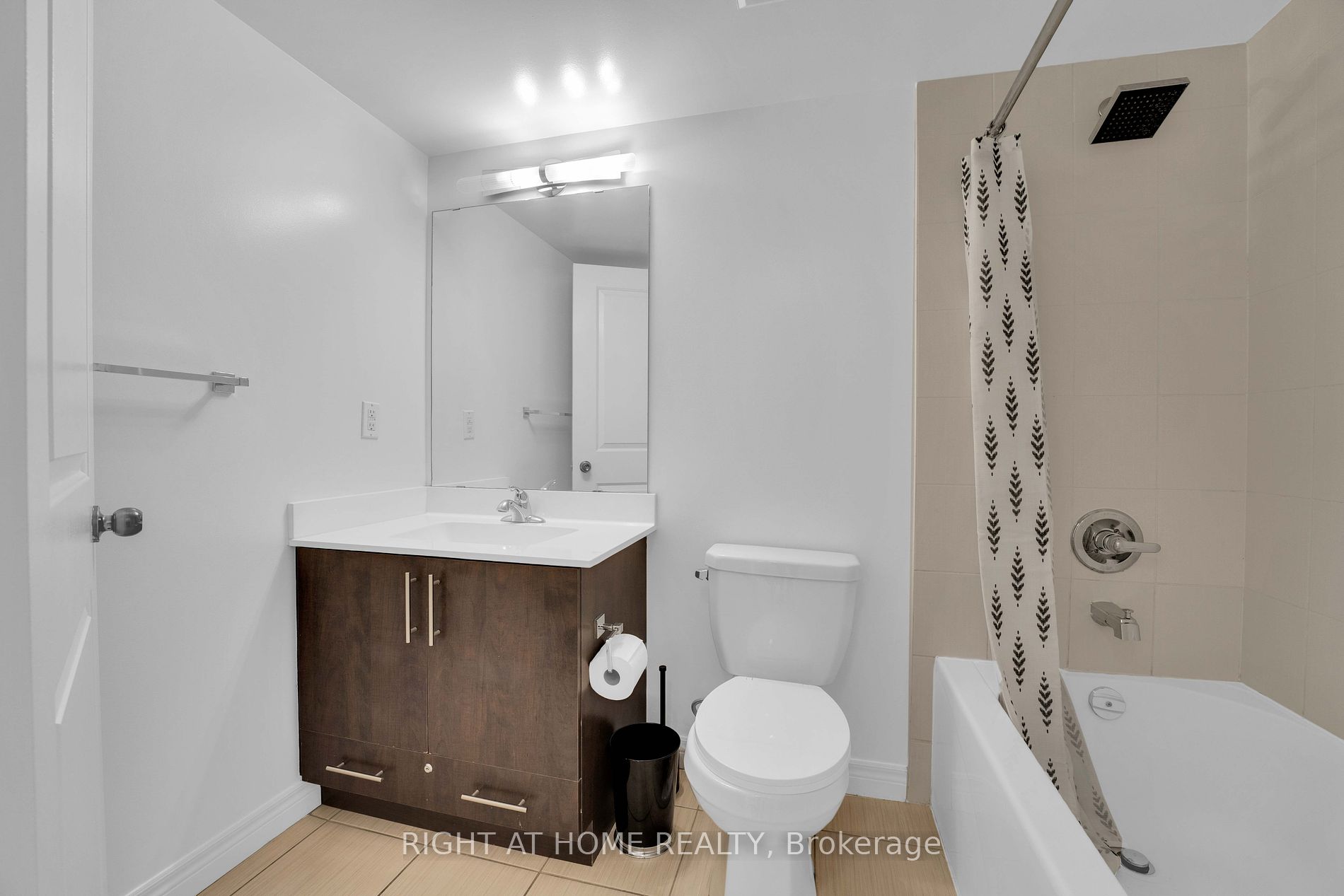 50 Town Centre Crt 1101