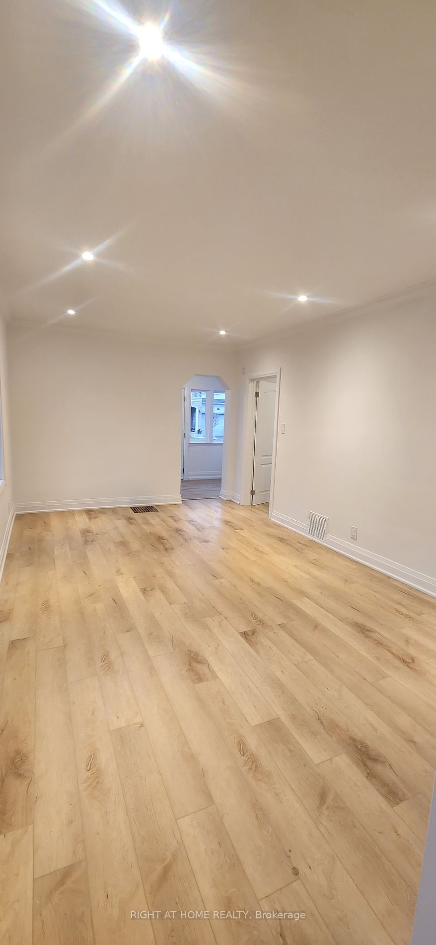 77 Athabaska Ave