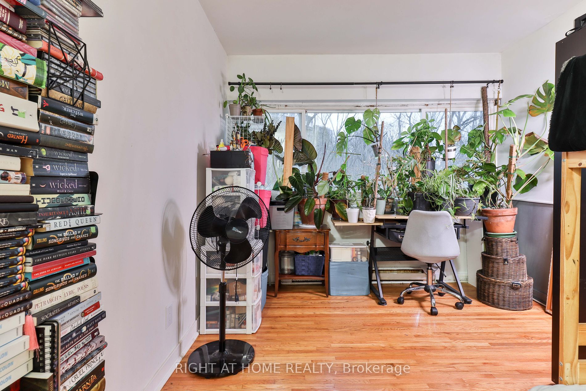 19 London Green Crt 98