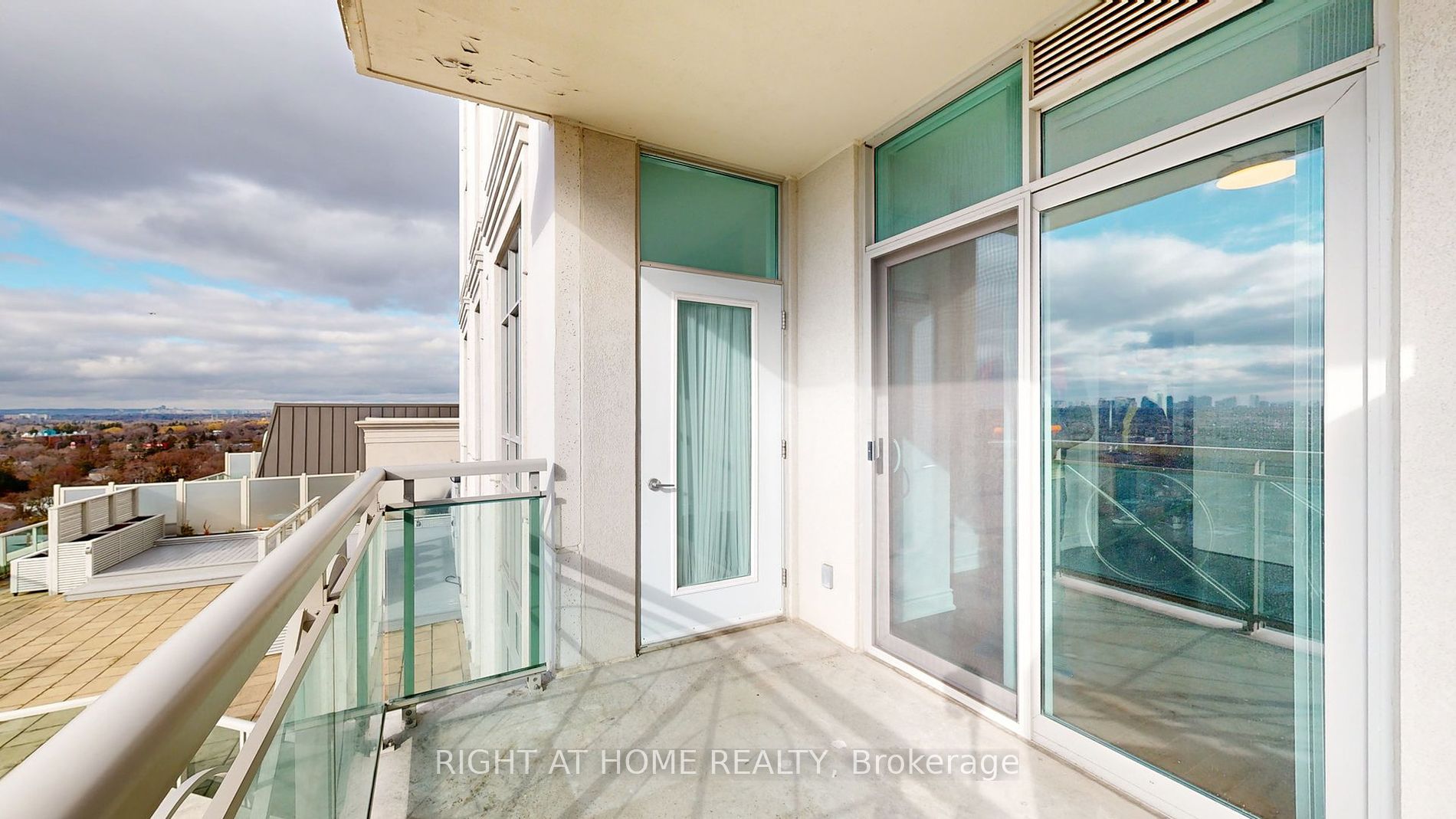 10 Bloorview Pl 1706