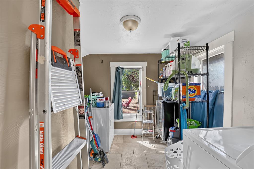 1216 NW 39th Street