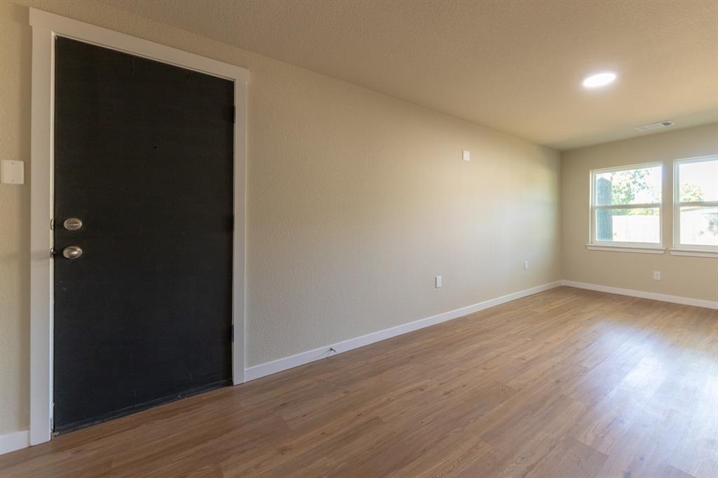 2000 Kerry Drive