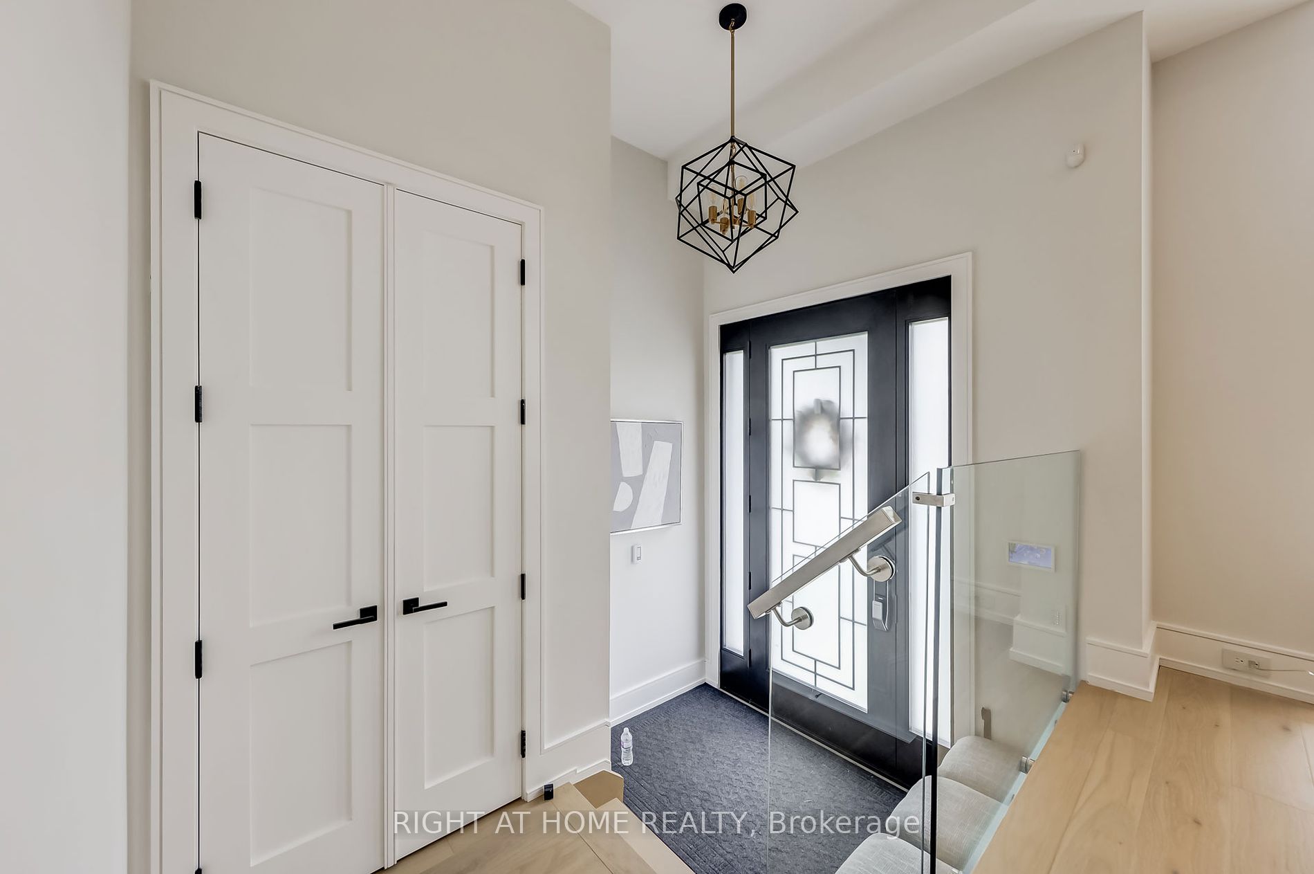 102 Parklea Dr