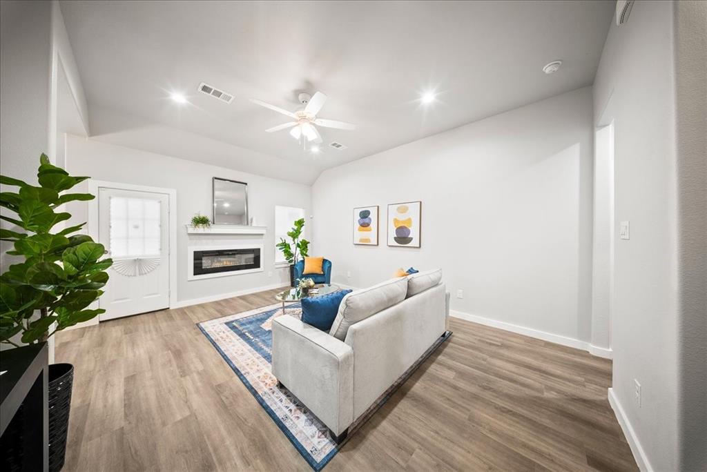 1624 E Collin Street