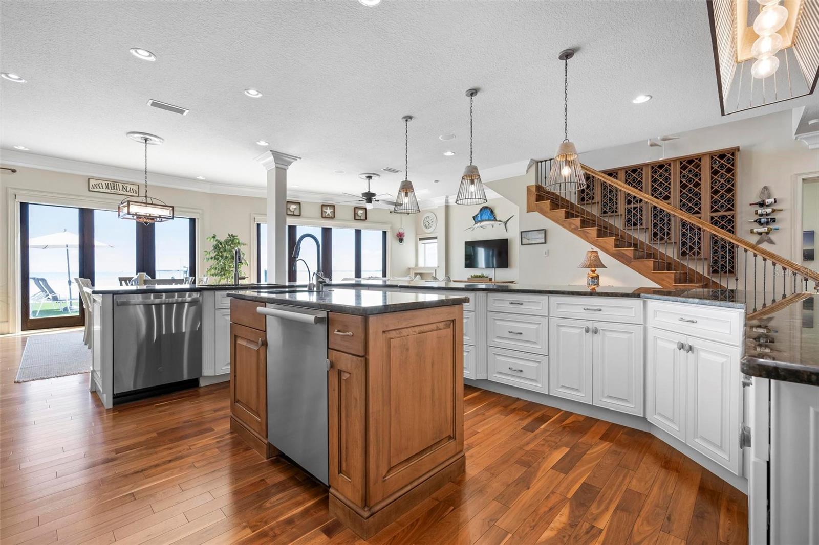 606 Crestwood Lane