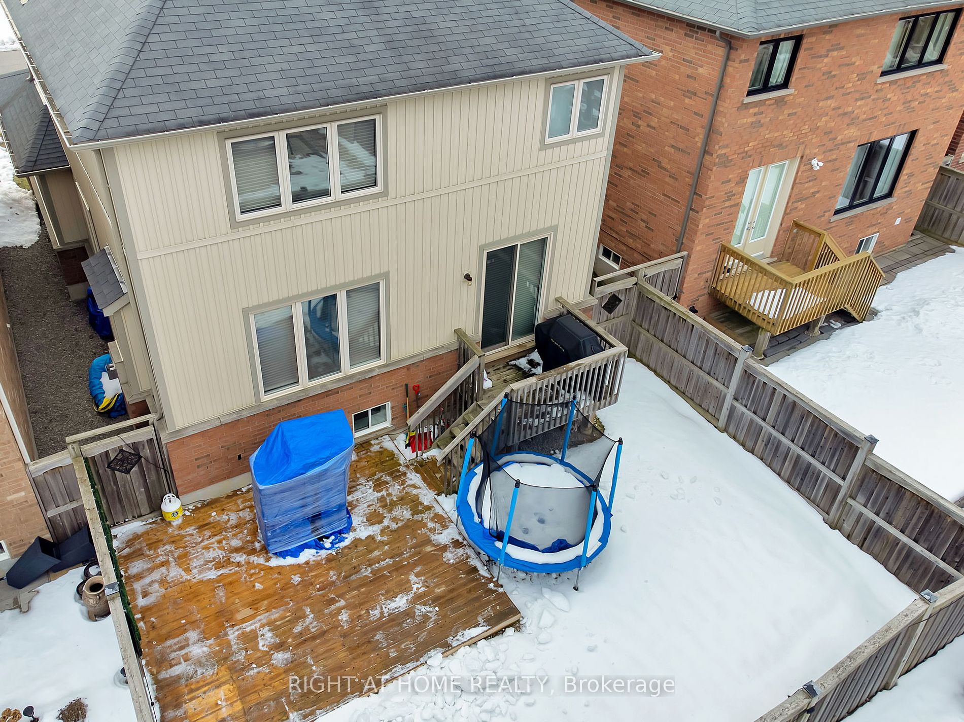 20 Mansard Dr