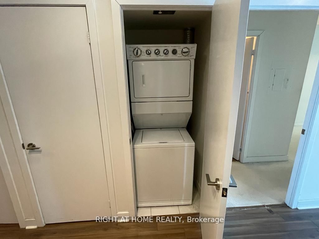 3985 Grand Park Circ 2001