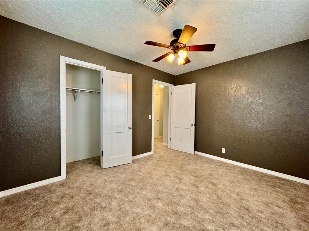 711 N Broadway Avenue