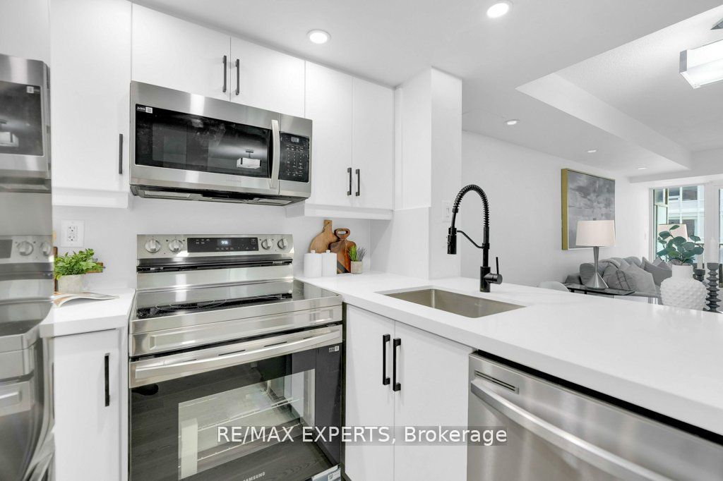 65 E Liberty St 818