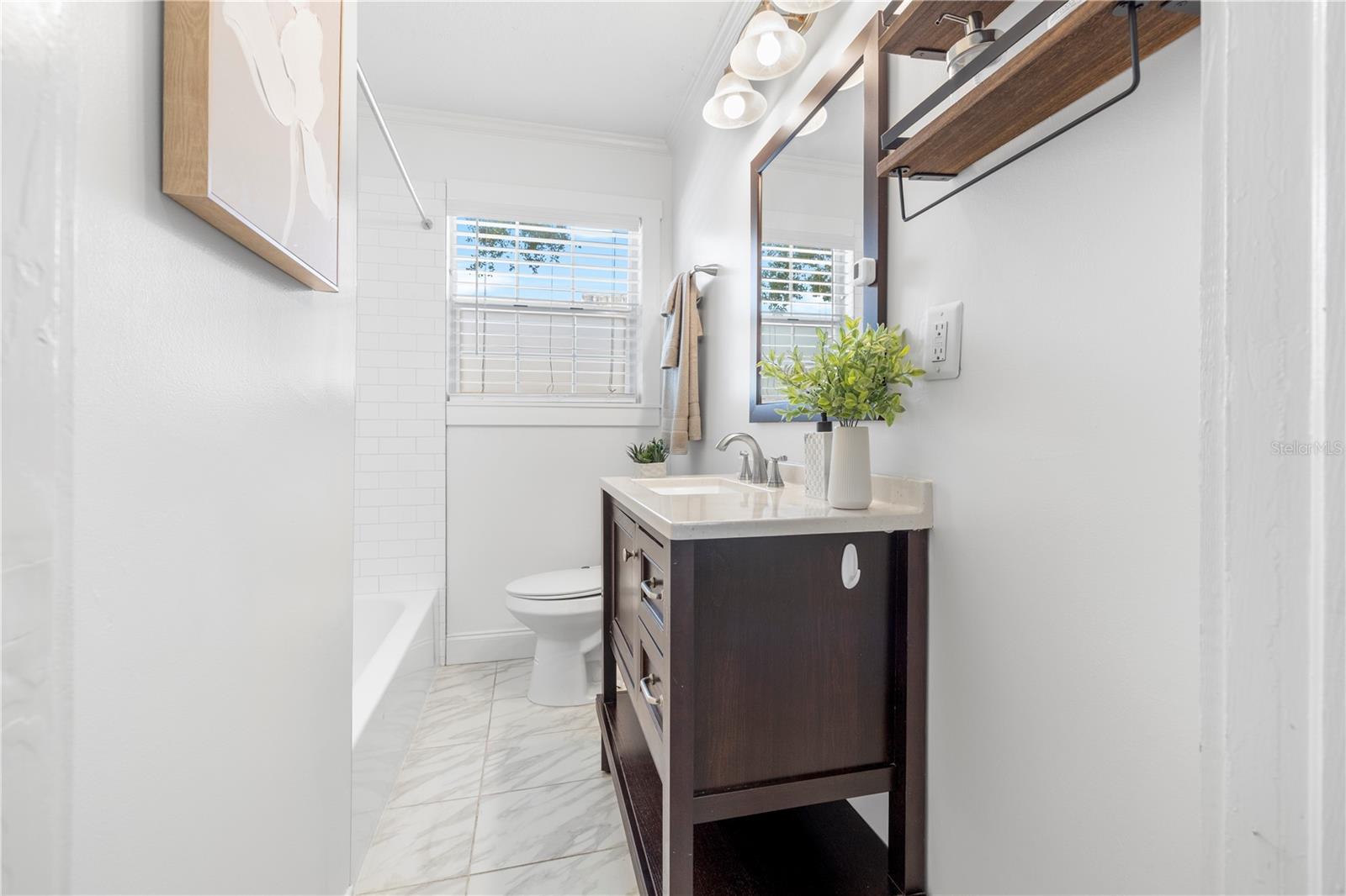 4009 N Seminole Avenue