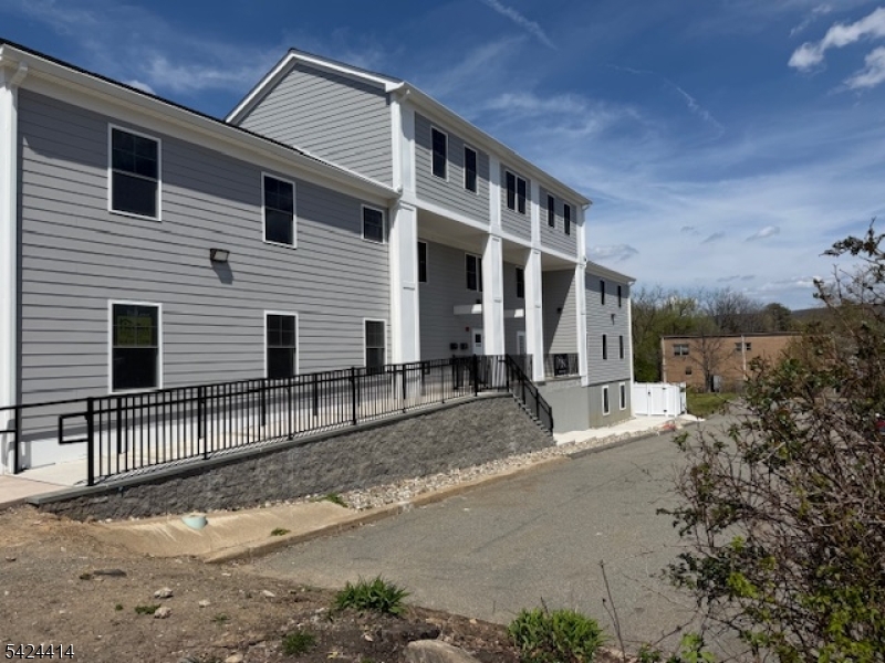 237 Main St — photo 10 of 11