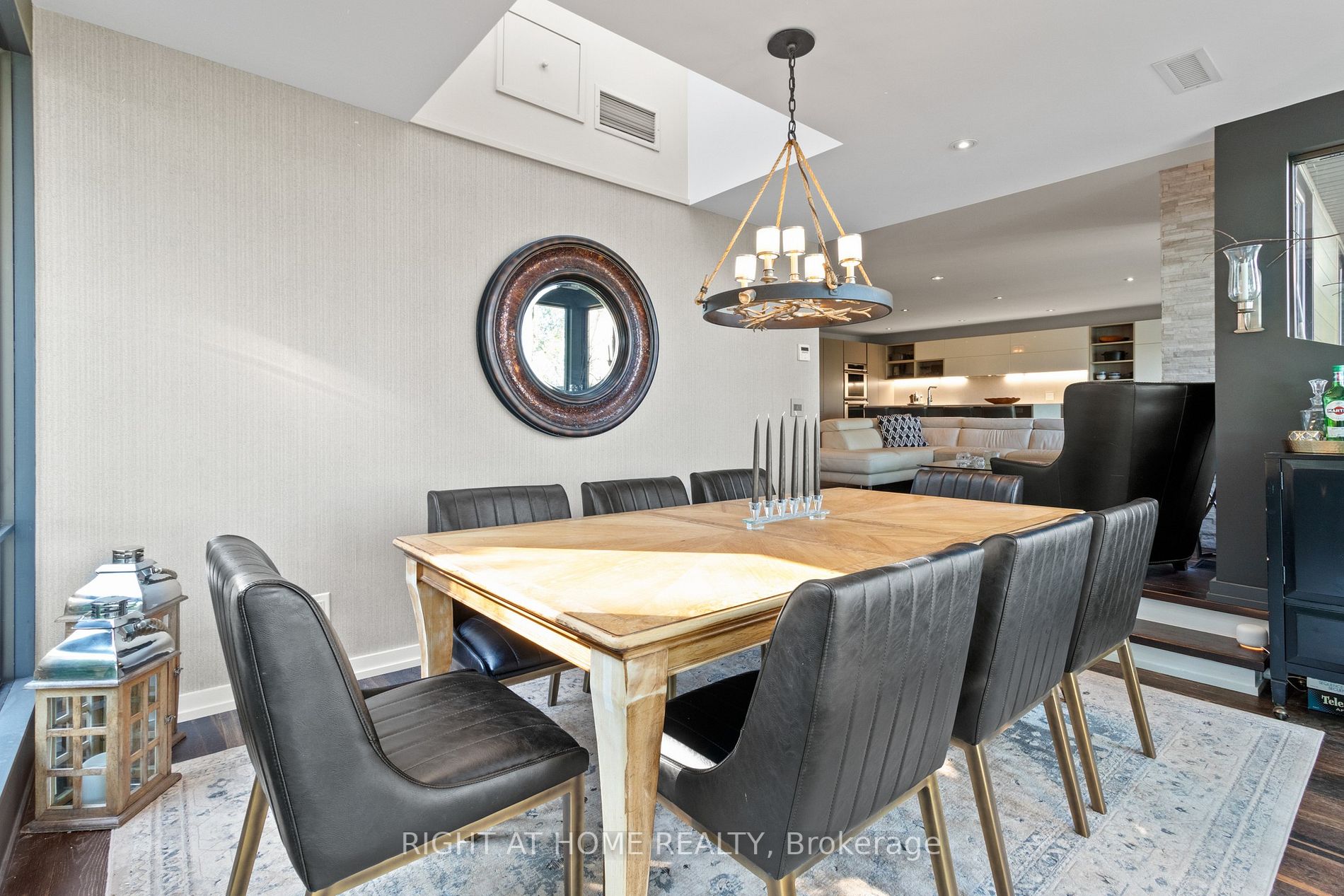 868 Danforth Pl