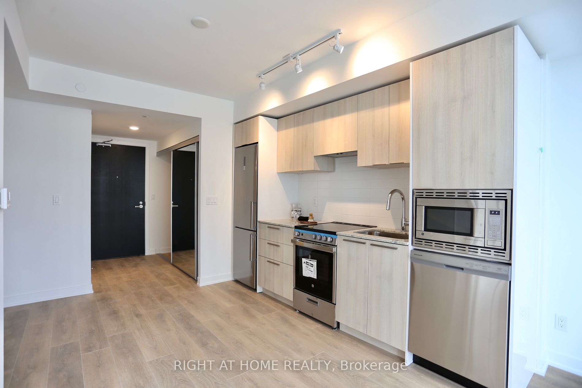501 Yonge St 2303