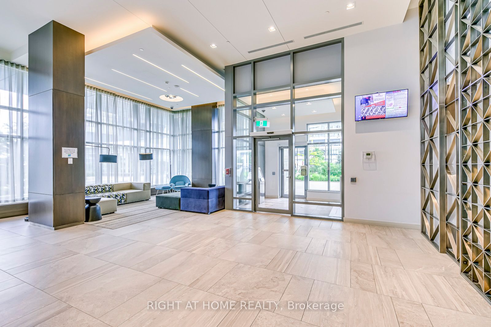 2560 W Eglinton Ave 610