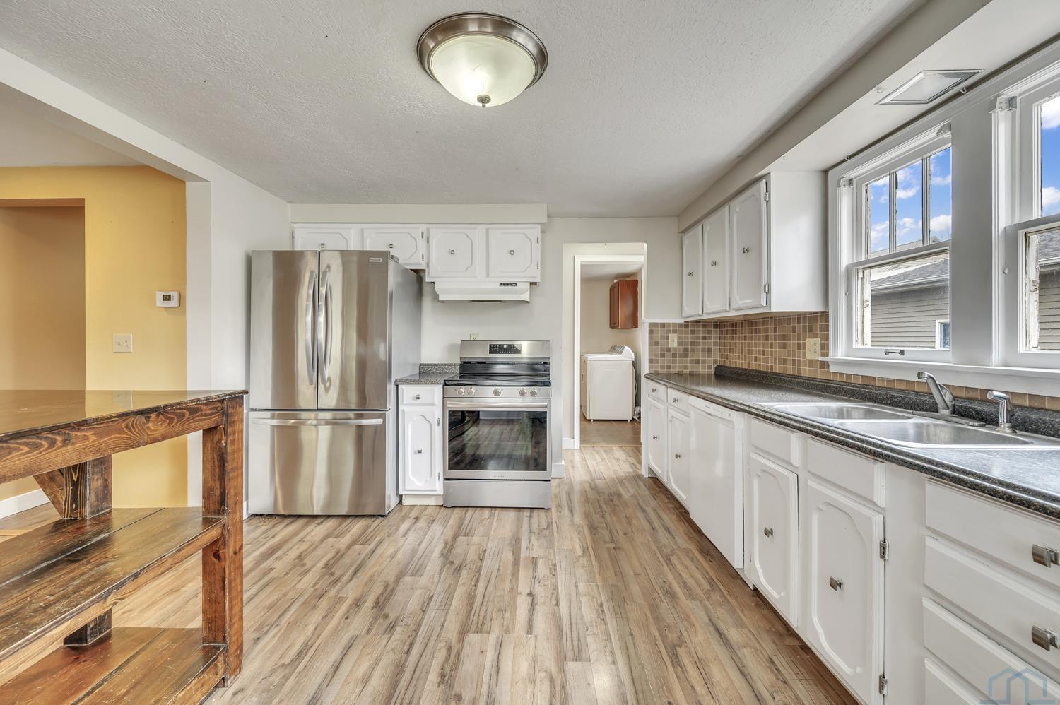 607 Albany Avenue Ne