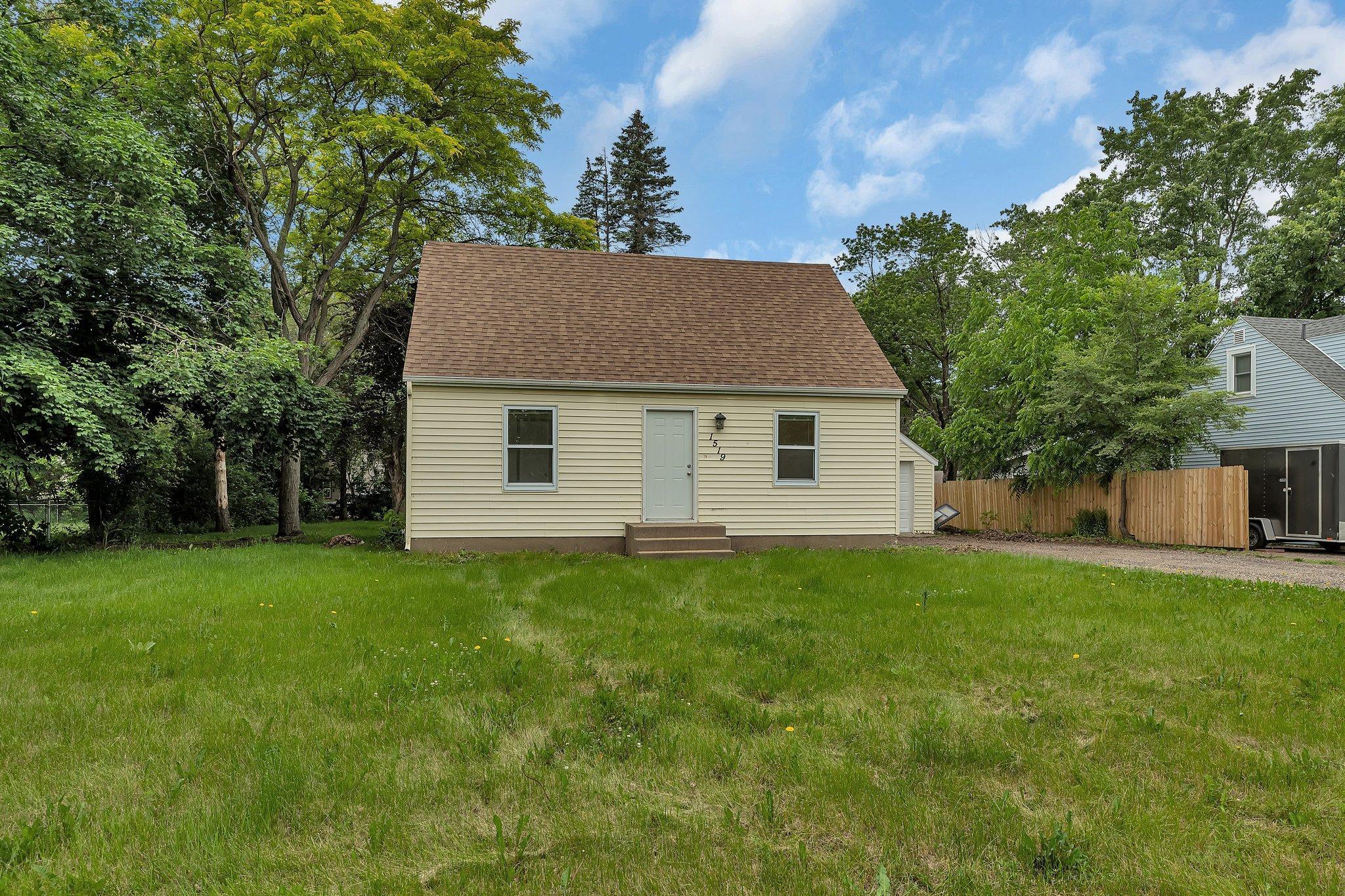 1519 Roosevelt Road