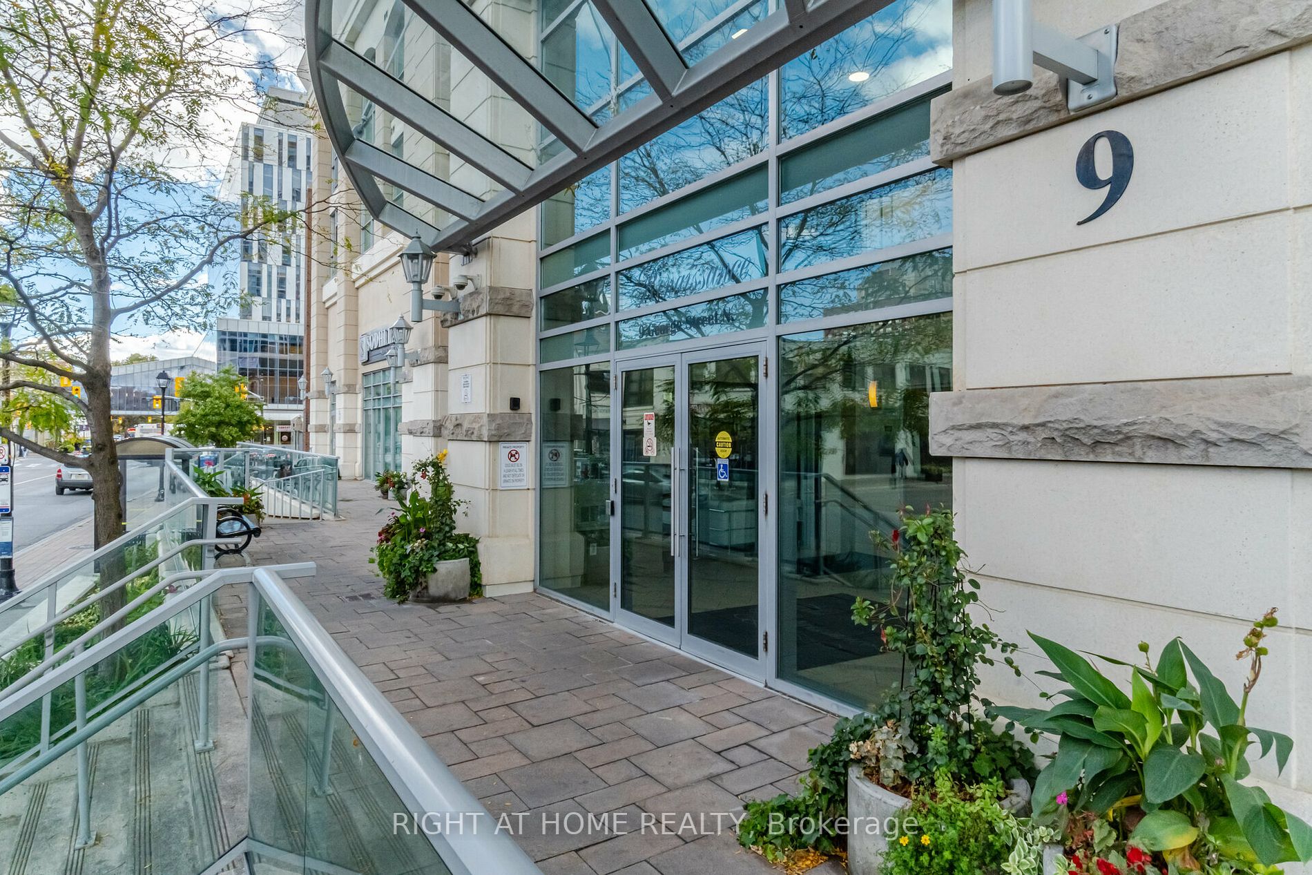 9 N George St 1303