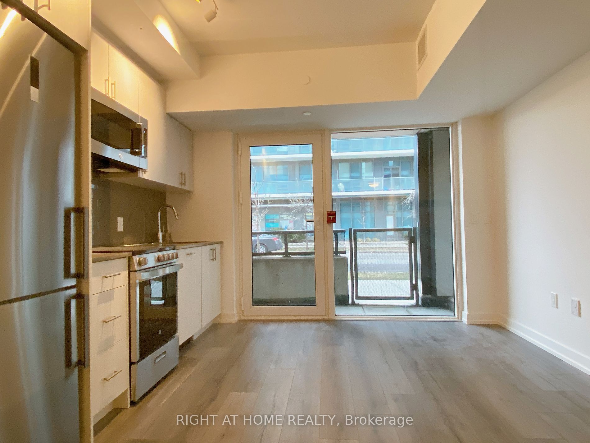 1195 The Queensway 101