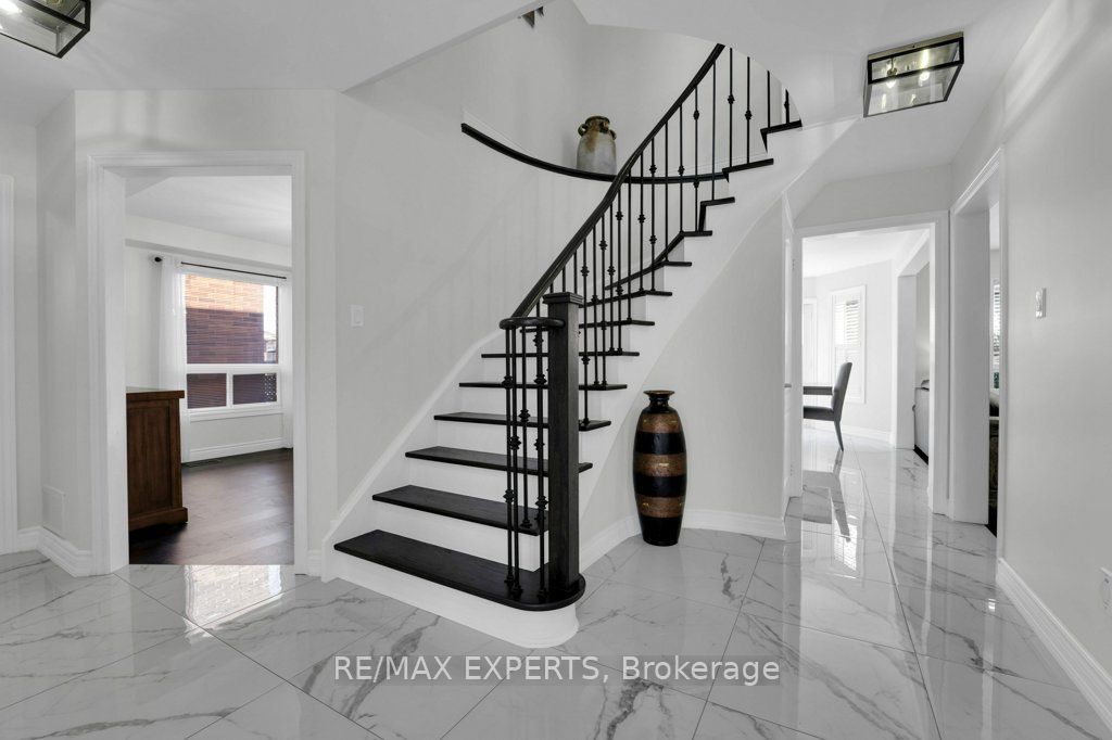 10 Esposito Dr