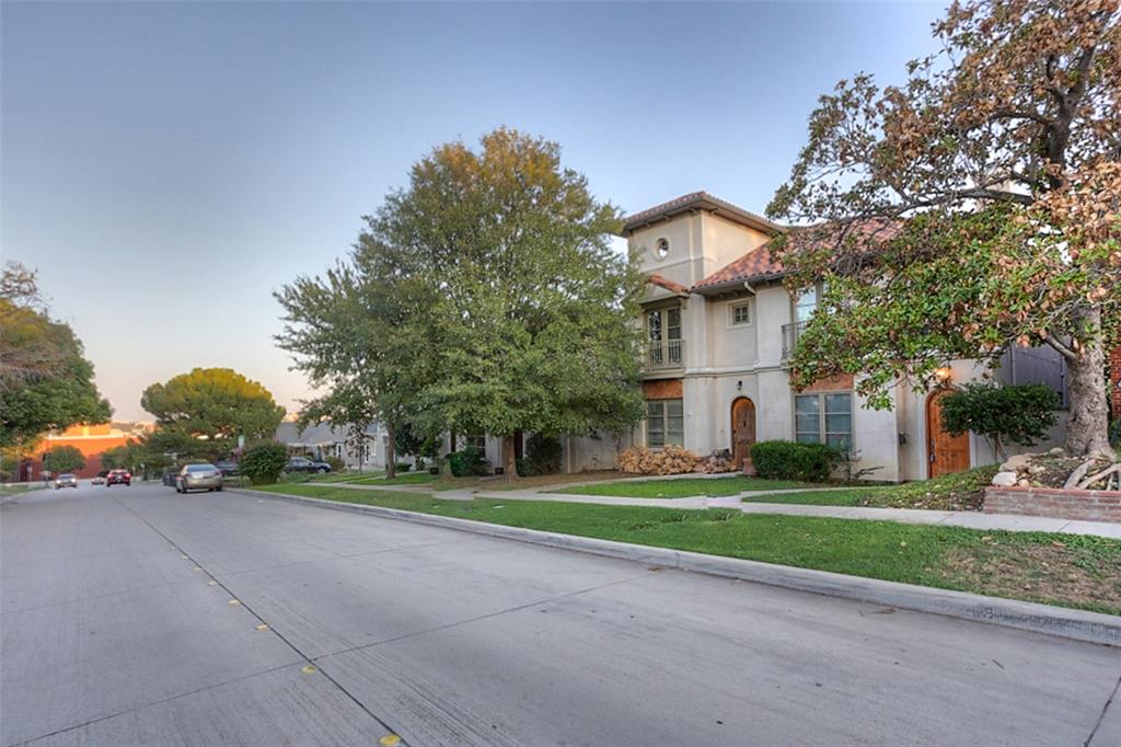 FURNISHED. ALL BILLS PAID. Elegant, fully furnished townhome features 3 bedrooms, 3 baths, 2 car garage. All bedrooms on second floor. Amenities include chestnut hardwood floors, well-appointed kitchen with stainless appliances, primary bathroom with jetted tub, separate shower and walk-in closet. Third floor covered patio with built-ins and beverage chiller offers spectacular downtown and cultural district view. Pets allowed on a case-by-case basis. Lease rate is for one month. Reduced rate available for longer leases.