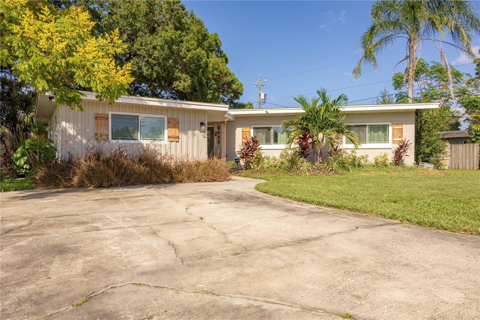 8485 Pelican Lane