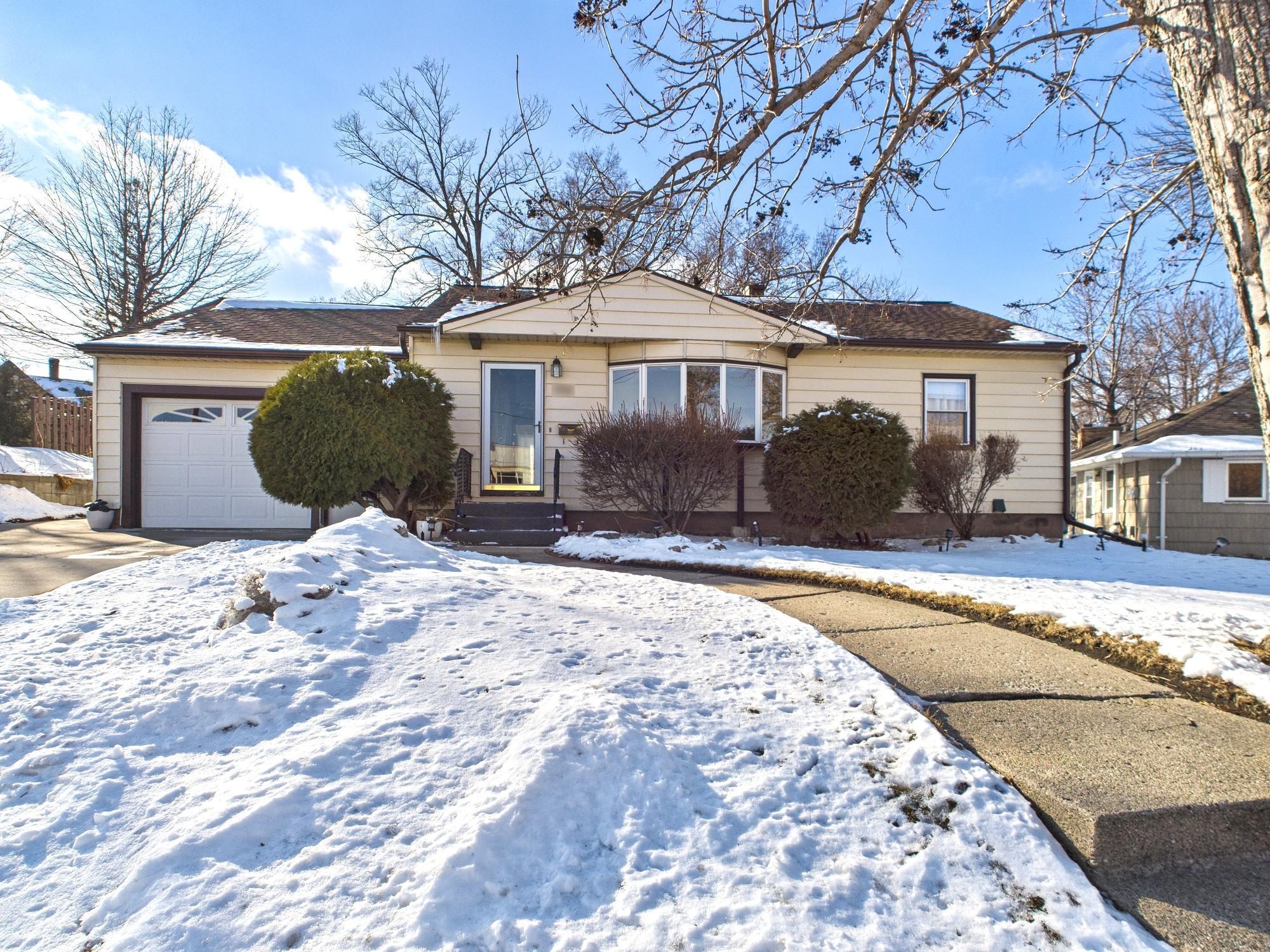 406 Franklin Street S