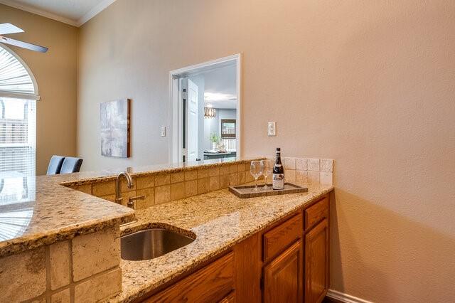 807 Rolling View Court