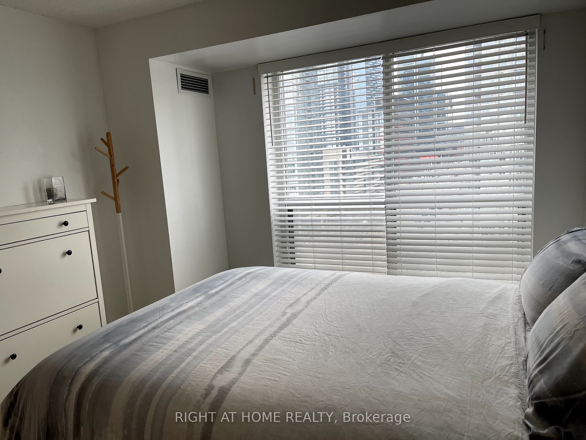 410 W Queens Quay 1205