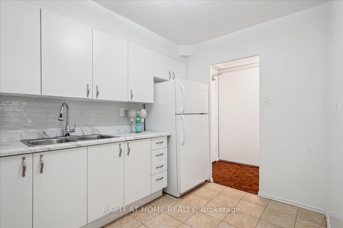 15 La Rose Ave 115