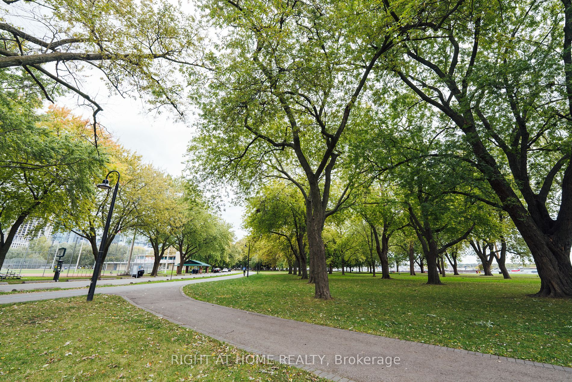 219 Fort York Blvd 1001
