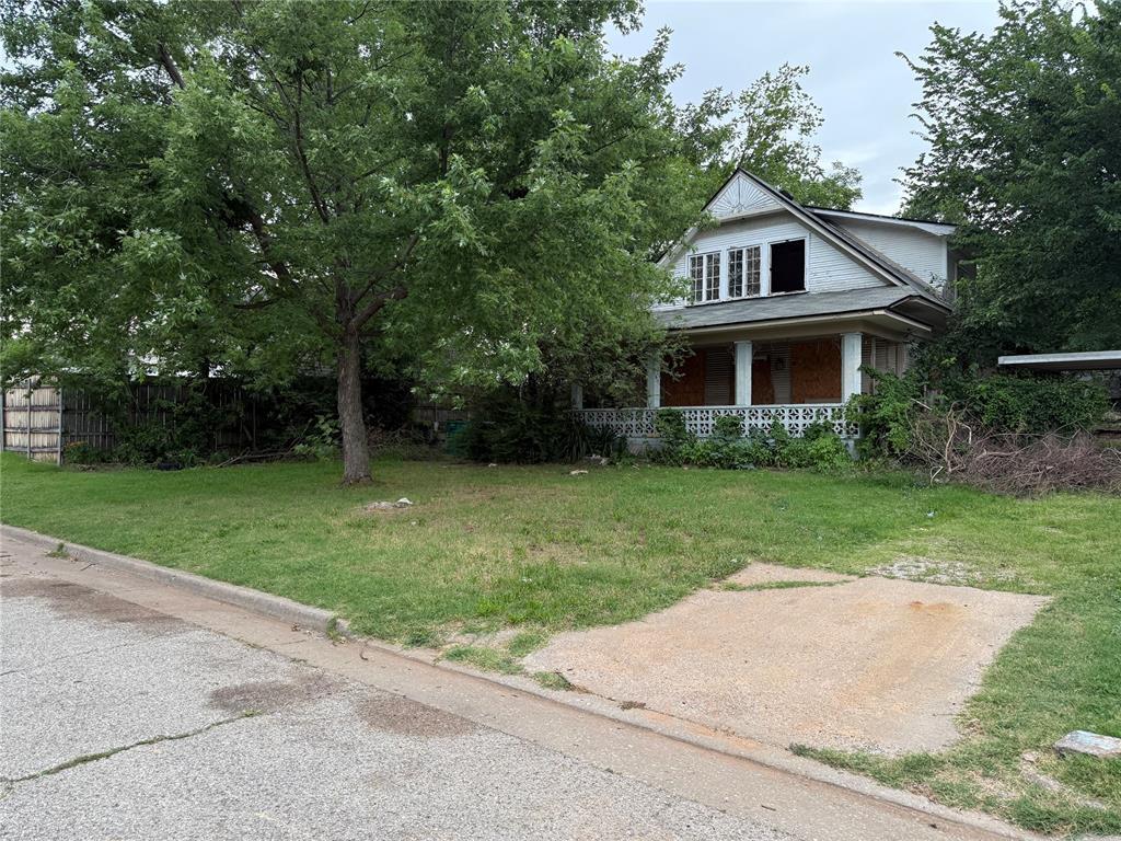 Investor Special with Historic Charm in Draper Park AdditionBuilt in 1925, this 3-bedroom, 2-bath home offers 1,704 square feet of space and endless potential for the right buyer. Situated on a generous 10,498 sq ft lot in the desirable Draper Park Addition, this property is ready for renovation and transformation.The home features classic early-20th-century character, a covered front porch, and a spacious layout that could truly shine with some vision and work. The large lot provides ample room to enjoy the outdoors and includes multiple outbuildings—perfect for storage, workshops, or creative use.Whether you’re an investor, renovator, or buyer looking for a project to make your own, this property presents a solid opportunity to restore and reimagine a piece of local history.With the right updates, this house could once again be a warm and welcoming home. Bring your ideas and see the potential for yourself!This home is For Sale By Owner.