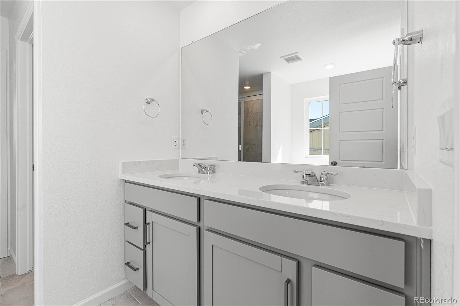 8848 Whiteclover Street