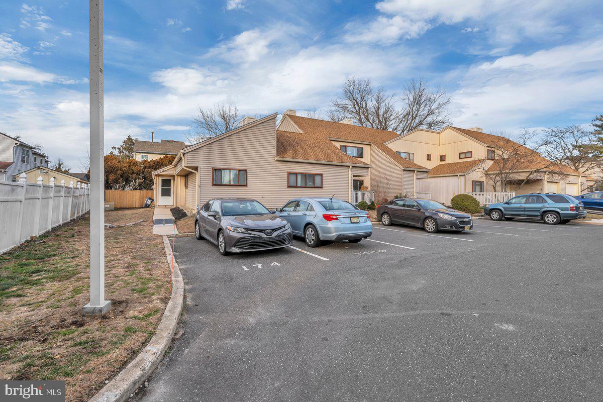 18 Chiswick Dr  