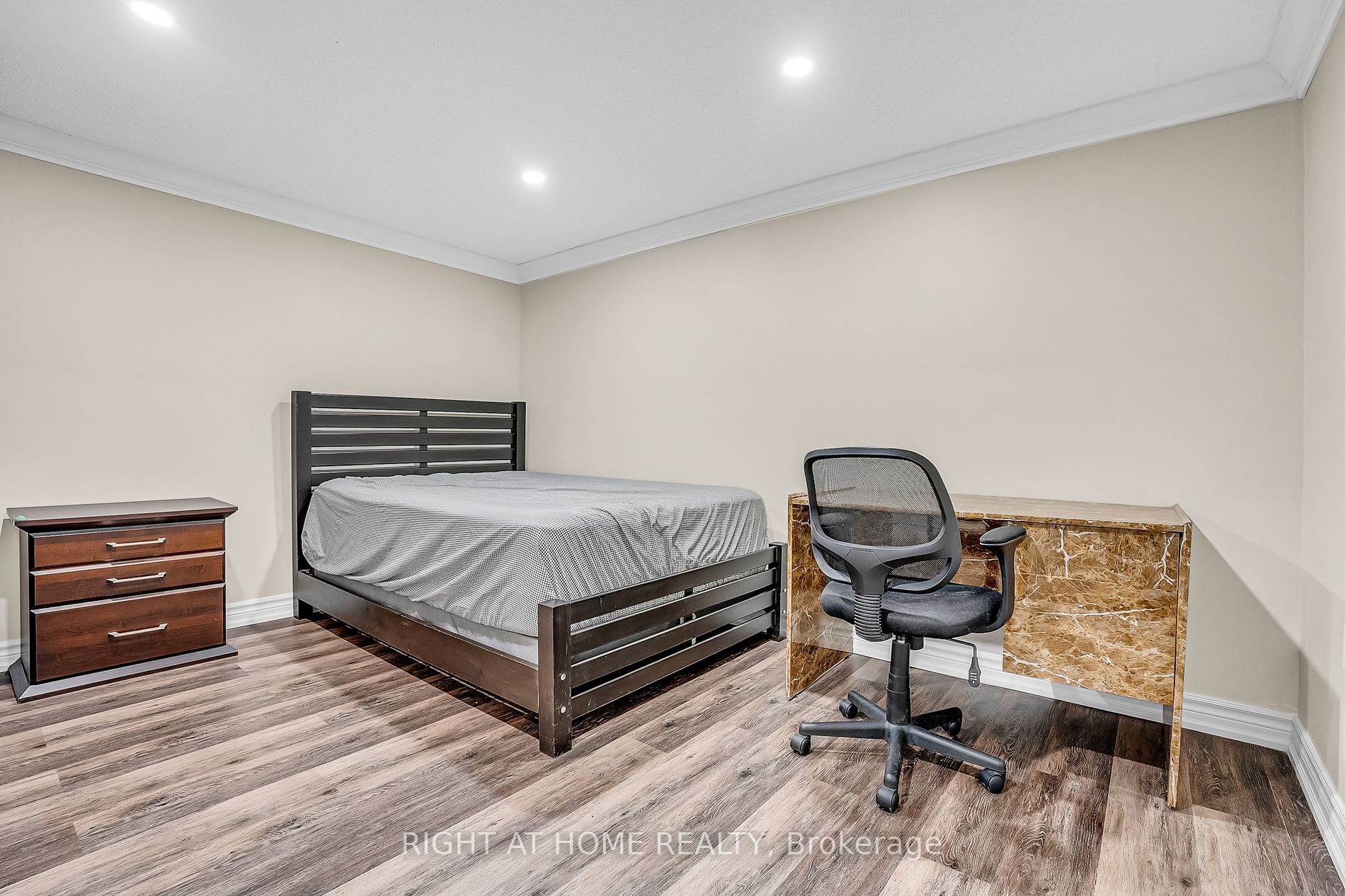 288 Huntsmill Blvd Bsmt