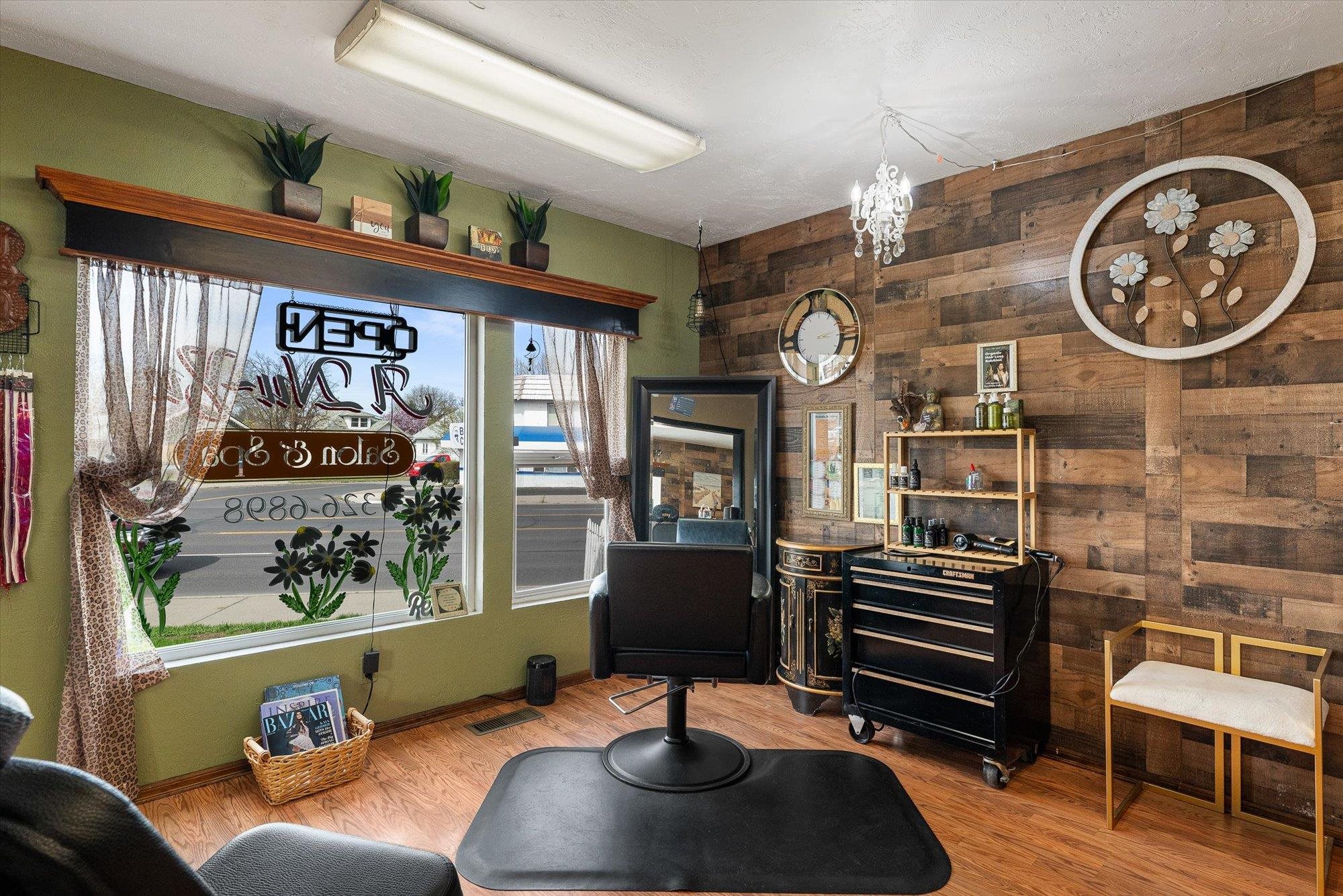1321 W Northwest Blvd