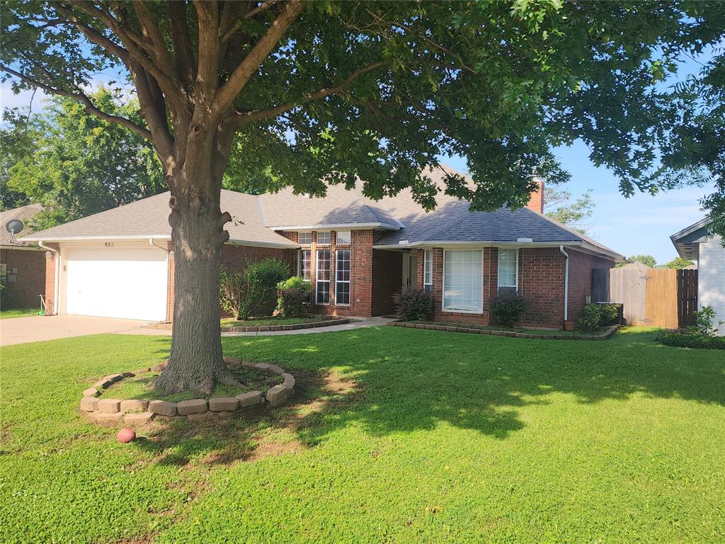 Outstanding home in the Park Lane Estates neighborhood. 3 bedrooms + office with 2 bathrooms, 2 living areas, Generous kitchen with eat in area, Nice covered back patio. The living room has warm vinyl / wood flooring that extends to the office, hallways, and Master bedroom. It also features a fireplace and bookshelf, pullman ceilings with a fan. There's access to the backyard and covered patio. The office is large with tall ceilings and space for a nice work area. The kitchen has granite counters, updated appliances, a pantry and lots of storage (fridge included)
The master bedroom is large with a ceiling fan, cathedral ceilings and the master bath has granite counters, double vanities, separate tub and shower and walk-in closet. The 2nd and 3rd bedroom have premier heavy berber carpet both have walk in closets and they share the 2nd bathroom. 6 panel doors, lots of storage and many other benefits come with this home.
The Award-Winning Edmond schools are included in the lease.