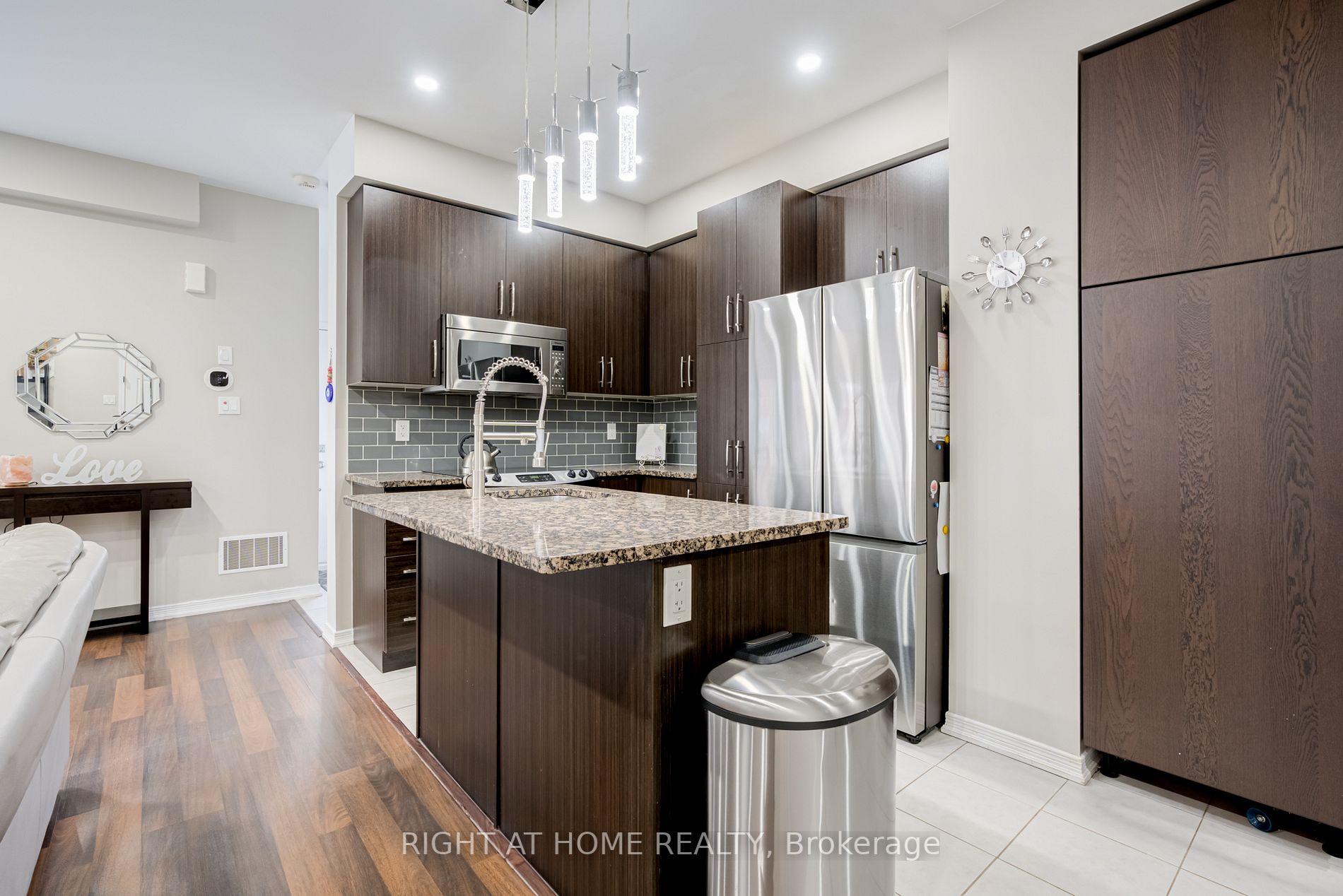 29 Coneflower Cres 50