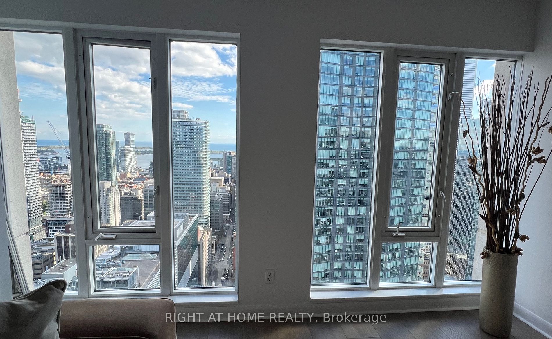 210 Victoria St 4305