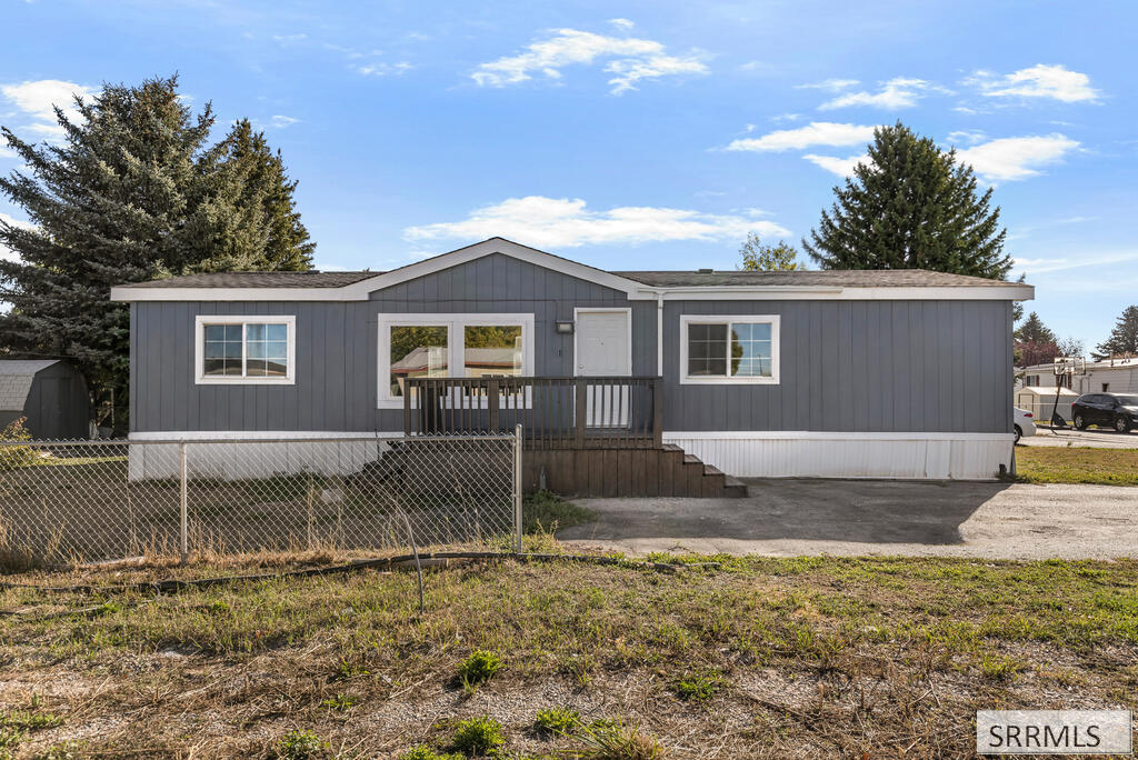 2133 E Pinetree Circle