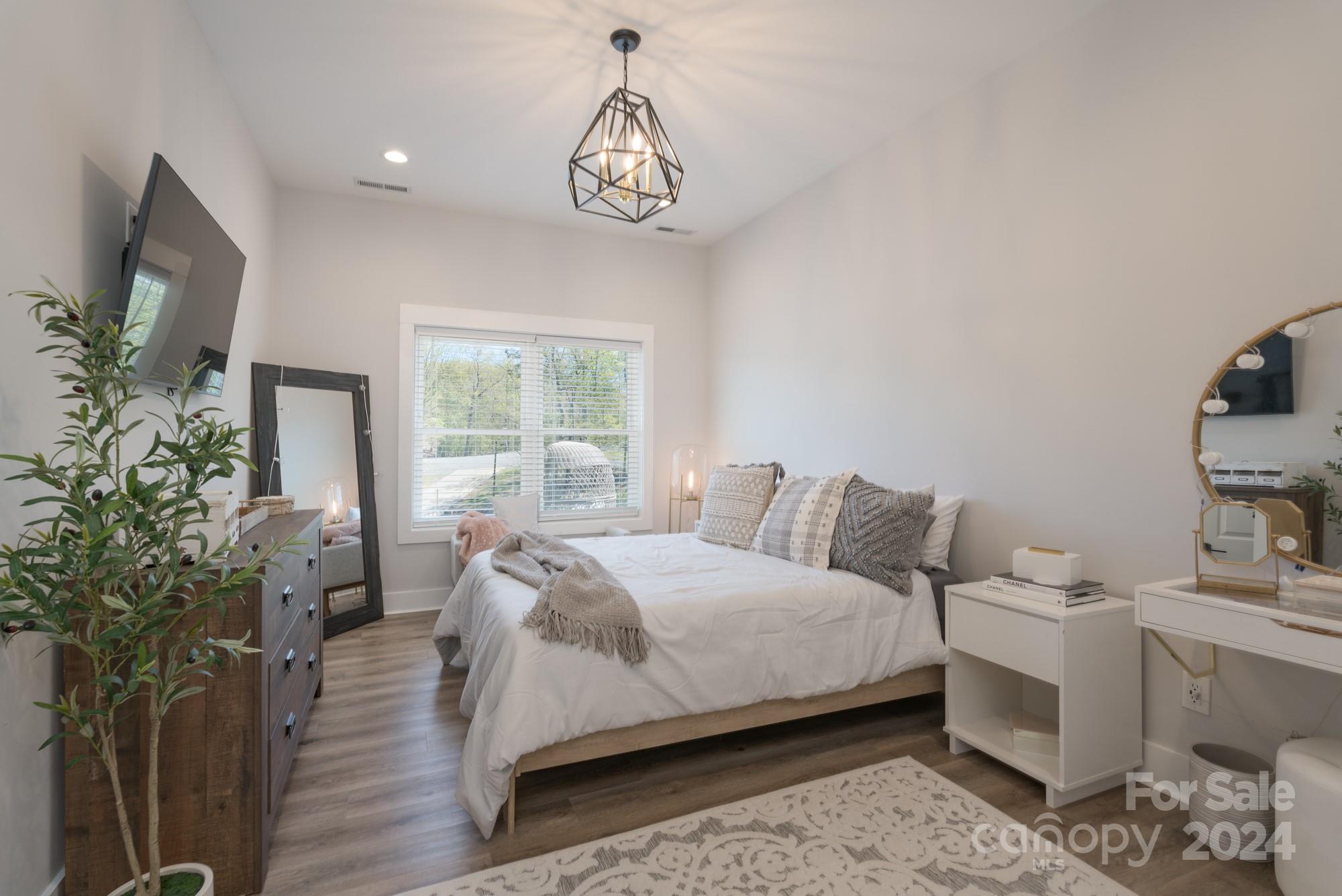376 Landing Trail