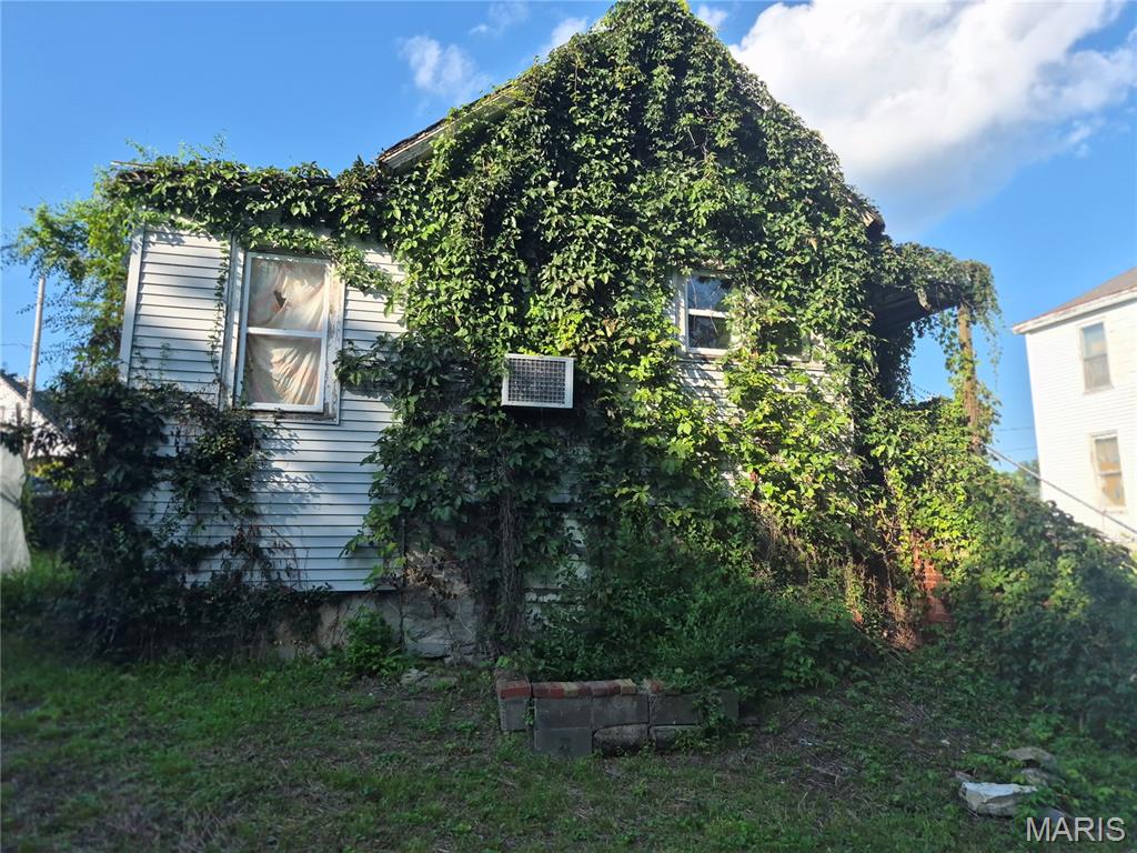811 Paris Avenue